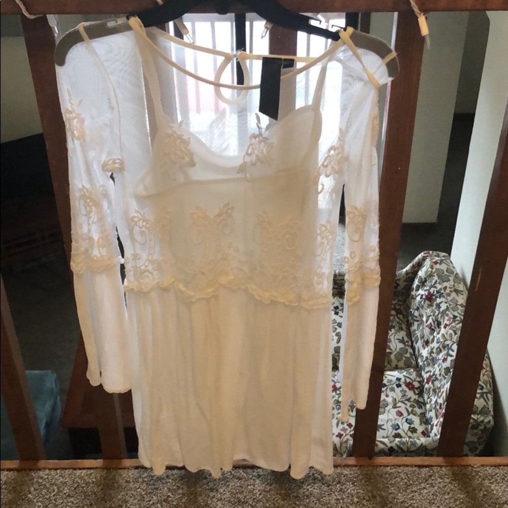 Very pretty short white lace dress